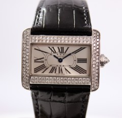 Cartier Tank Divan Witgoud met briljant. D&P